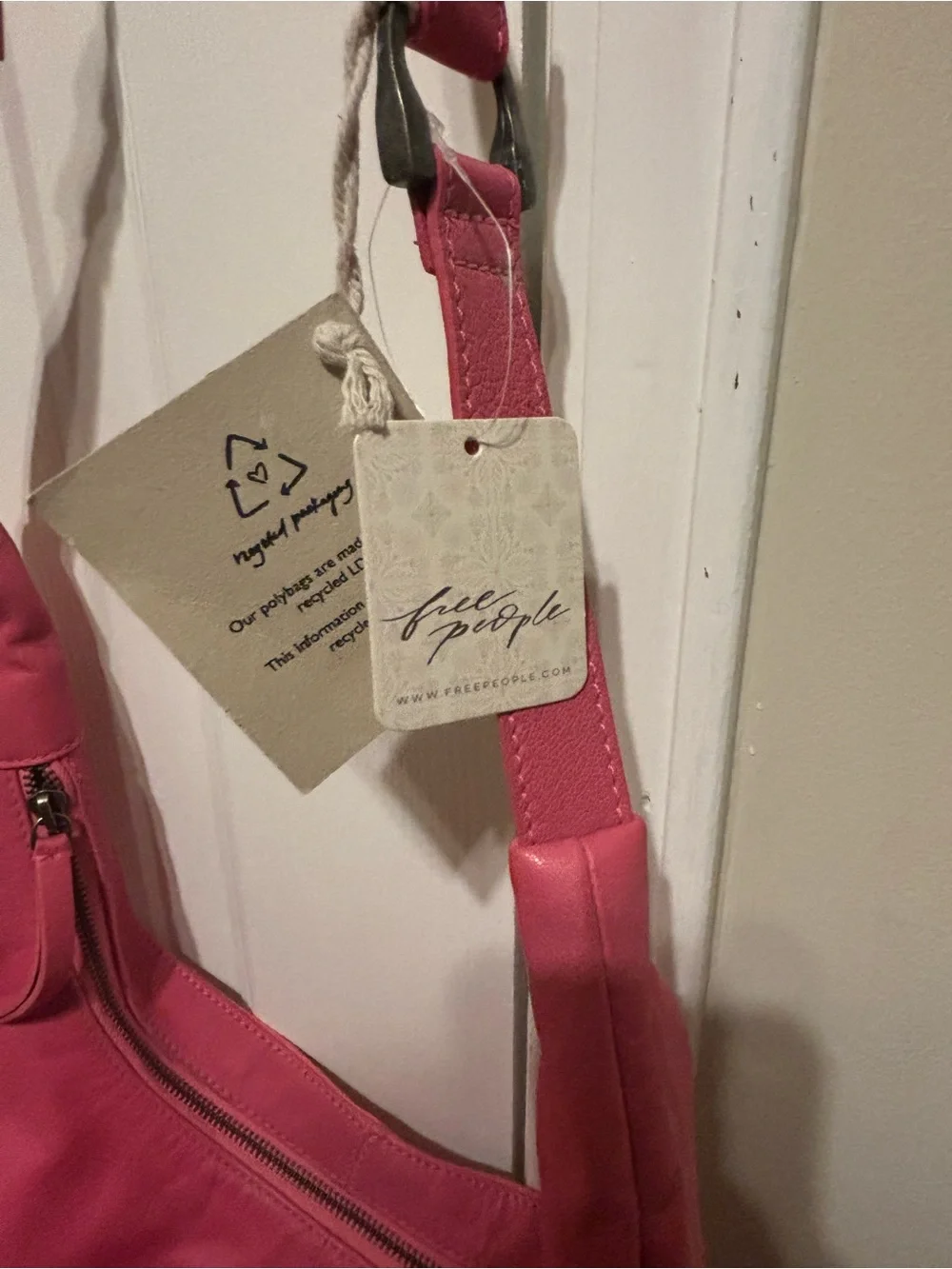 NWT FREE PEOPLE IDLE HANDS SLING BAG - SLOUCHY BAG - Picture 3 of 8
